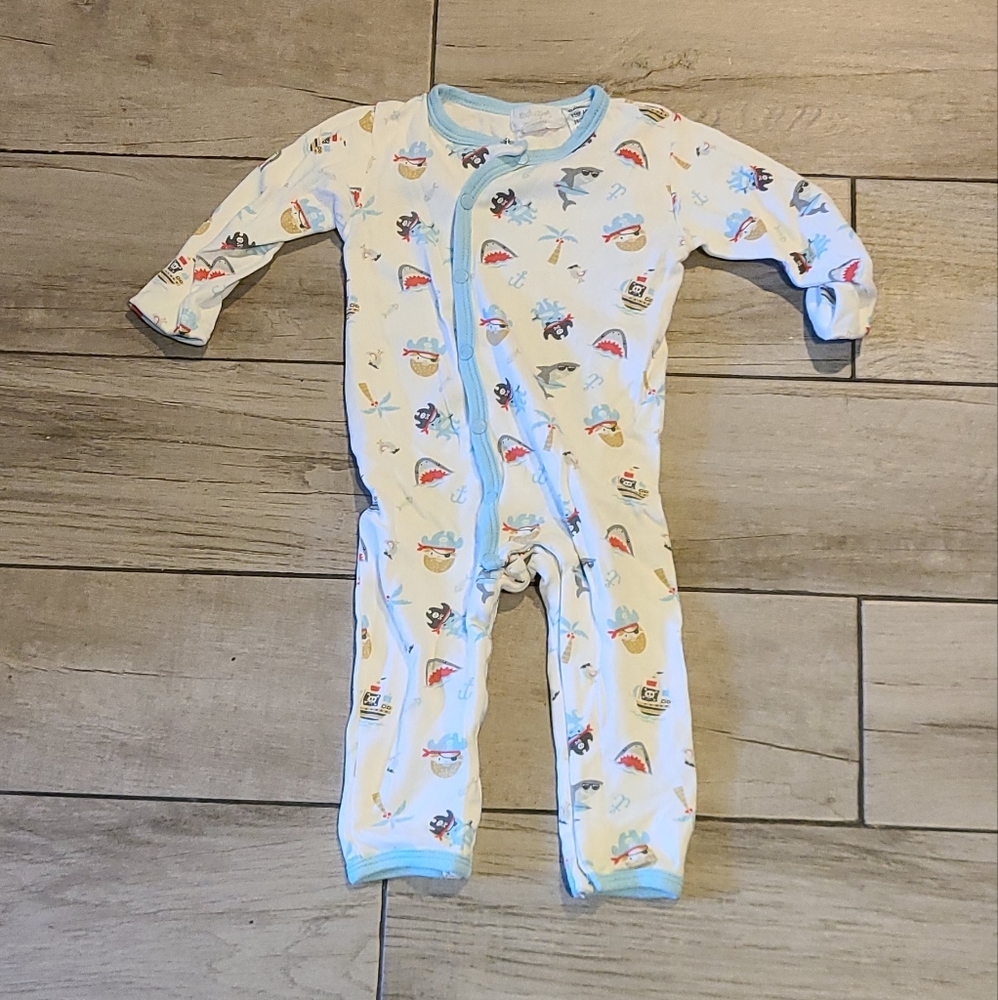 🥠Shark and Pirate print sleeper🍉